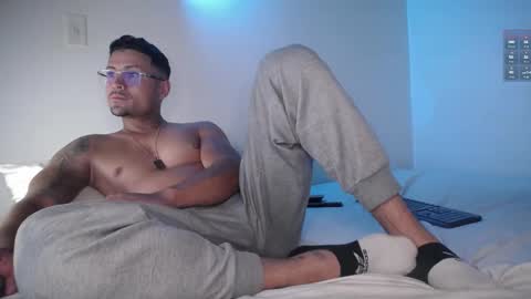 Snapshot of maxi_mux1 chatting on 03.11.25 MAXI online show from 03.11.25