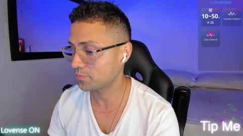 Snapshot of maxi_mux1 chatting on 09.17.25 MAXI online show from 09.17.25