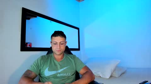 Snapshot of maxi_mux1 chatting on 09.26.25 MAXI online show from 09.26.25