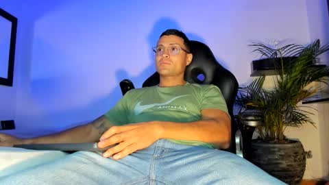 Snapshot of maxi_mux1 chatting on 01.07.26 MAXI online show from 01.07.26