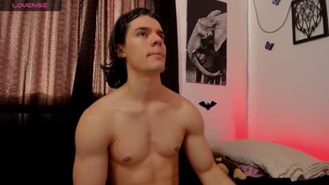 Snapshot of maxi_styles chatting on 12.03.24 Alex online show from 12.03.24