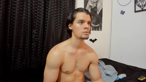 Snapshot of maxi_styles chatting on 12.21.24 Alex online show from 12.21.24