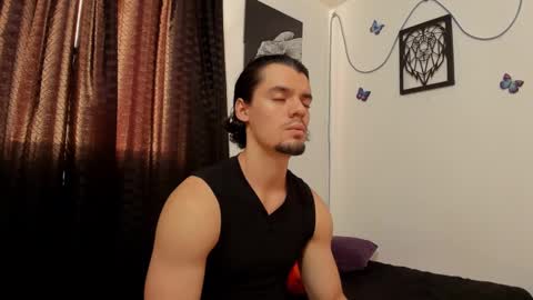 Snapshot of maxi_styles chatting on 01.12.25 Alex online show from 01.12.25