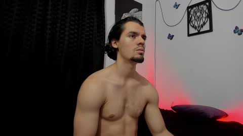 Snapshot of maxi_styles chatting on 01.18.25 Alex online show from 01.18.25