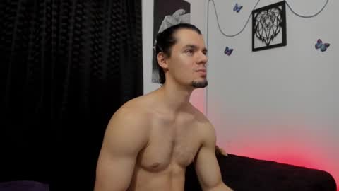 Snapshot of maxi_styles chatting on 01.24.25 Alex online show from 01.24.25