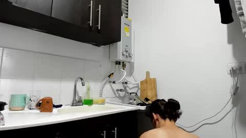 Snapshot of maxi_styles chatting on 10.08.25 Alex online show from 10.08.25