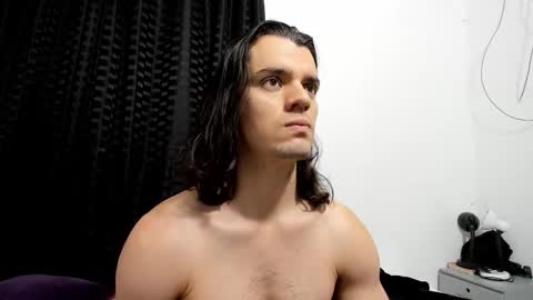 Snapshot of maxi_styles chatting on 10.14.25 Alex online show from 10.14.25