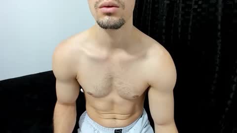 Snapshot of maxi_styles chatting on 10.24.25 Alex online show from 10.24.25