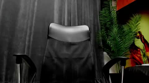 Snapshot of maxi_styles chatting on 02.14.26 Alex online show from 02.14.26