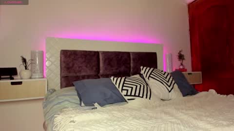 Snapshot of maxianomal chatting on 01.28.25 Max online show from 01.28.25