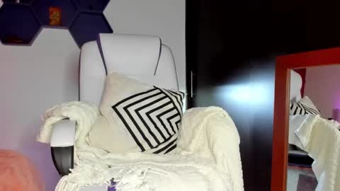 Snapshot of maxianomal chatting on 02.09.25 Max online show from 02.09.25