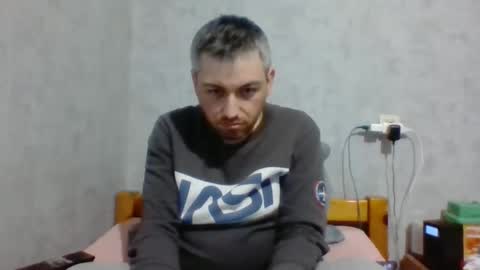 Snapshot of maximefrxx chatting on 02.18.25 Maxime online show from 02.18.25