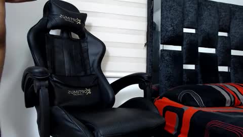 Maximo Sebastian online show from 12.14.25