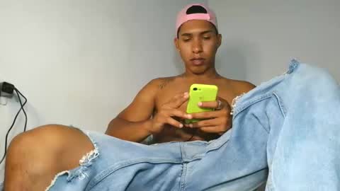 Maximo Aron Vega online show from 12.17.25