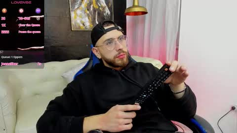 Snapshot of maximo_wolf1 chatting on 11.13.25 Maximo Wolf online show from 11.13.25