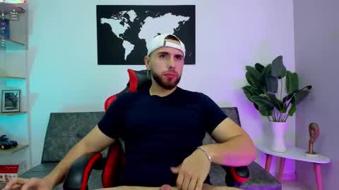 Snapshot of maximo_wolf1 chatting on 11.25.25 Maximo Wolf online show from 11.25.25