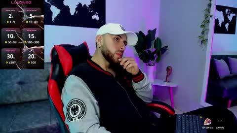 Snapshot of maximo_wolf1 chatting on 11.28.25 Maximo Wolf online show from 11.28.25