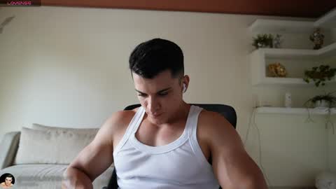Snapshot of maximohoot chatting on 04.22.26 Sebastian online show from 04.22.26