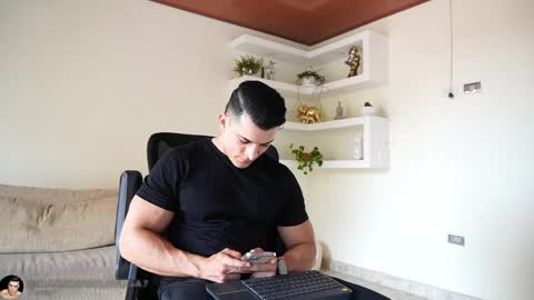 Snapshot of maximohoot chatting on 05.16.26 Sebastian online show from 05.16.26