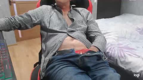 Snapshot of maximus3334 chatting on 10.01.25 maximus3334 online show from 10.01.25