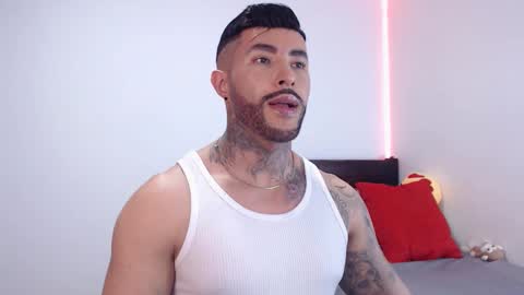 Snapshot of maximus_golden chatting on 11.23.25 Independent Model online show from 11.23.25