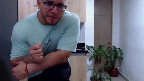 Snapshot of maximussantorini chatting on 02.04.26 maximus online show from 02.04.26