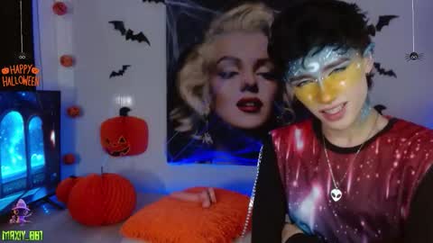 Snapshot of maxiy_001 chatting on 10.06.25 Max online show from 10.06.25