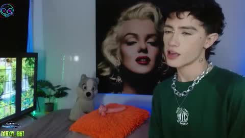 Snapshot of maxiy_001 chatting on 11.16.25 Max online show from 11.16.25