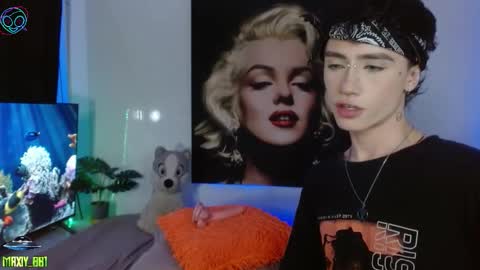 Snapshot of maxiy_001 chatting on 11.20.25 Max online show from 11.20.25