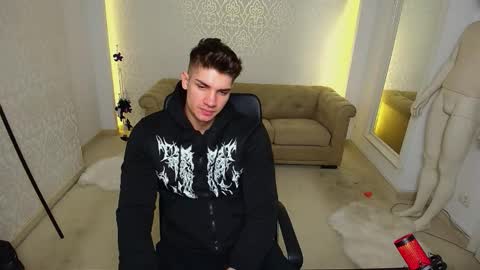 Snapshot of maxkaiden chatting on 11.10.25 MaxKaiden online show from 11.10.25