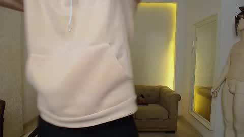 Snapshot of maxkaiden chatting on 11.17.25 MaxKaiden online show from 11.17.25