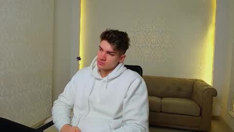 Snapshot of maxkaiden chatting on 11.23.25 MaxKaiden online show from 11.23.25