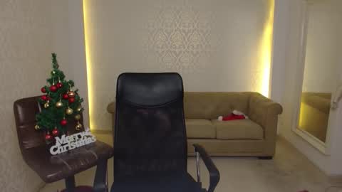 MaxKaiden online show from 12.23.25