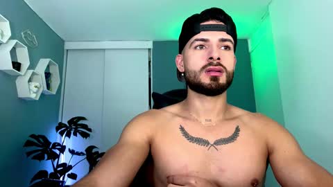 Snapshot of maxtowers chatting on 11.05.25 Maxi online show from 11.05.25