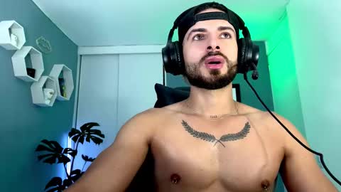 Snapshot of maxtowers chatting on 11.07.25 Maxi online show from 11.07.25