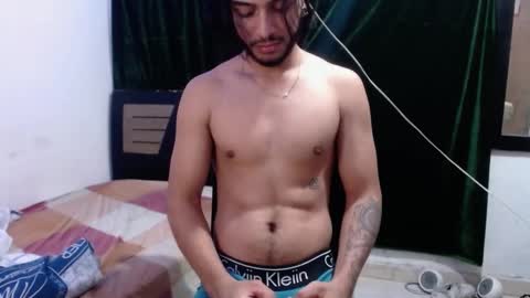 Snapshot of maxximus_10 chatting on 12.30.24 maxximus_10 online show from 12.30.24