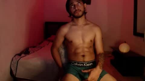 Snapshot of maxximus_10 chatting on 01.28.25 maxximus_10 online show from 01.28.25