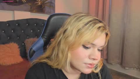 Snapshot of maxxxine_ chatting on 02.04.25 Maxine Minx online show from 02.04.25