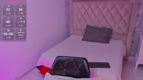 Snapshot of maxxxine_ chatting on 09.18.25 Maxine Minx online show from 09.18.25