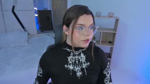 Snapshot of maxxxine_ chatting on 11.19.25 Maxine Minx online show from 11.19.25