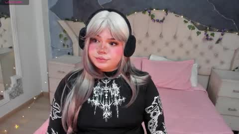 Maxine Minx online show from 04.05.26