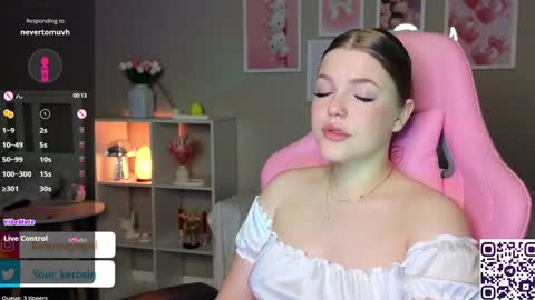 Snapshot of maya_blonde18 chatting on 01.28.25 Maya online show from 01.28.25