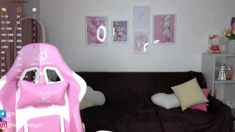 Snapshot of maya_blonde18 chatting on 10.19.25 Maya online show from 10.19.25