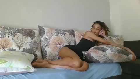 Snapshot of maya_dol chatting on 09.30.25 maya online show from 09.30.25