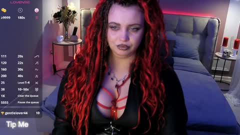 Maya Mils online show from 04.03.26