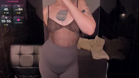 Snapshot of maya_muse chatting on 11.26.25 Woman online show from 11.26.25