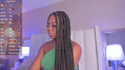 Snapshot of mayacardenas chatting on 02.09.25 Maya online show from 02.09.25