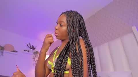 Snapshot of mayacardenas chatting on 02.11.25 Maya online show from 02.11.25