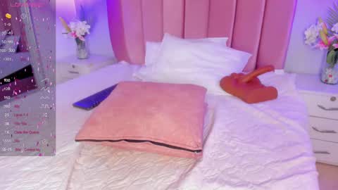 Snapshot of mayacardenas chatting on 02.23.25 Maya online show from 02.23.25