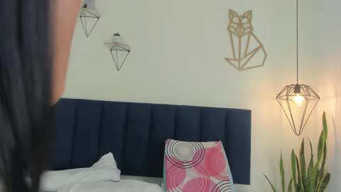 Snapshot of mayaevansmg chatting on 12.18.25 SOFIA online show from 12.18.25